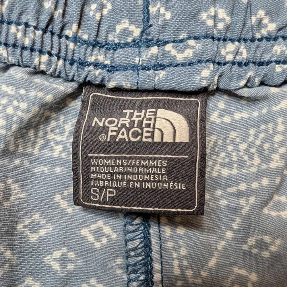 The North Face Shorts Womens S Blue Paisley Print Nylon Elastic‎ Waist Casual